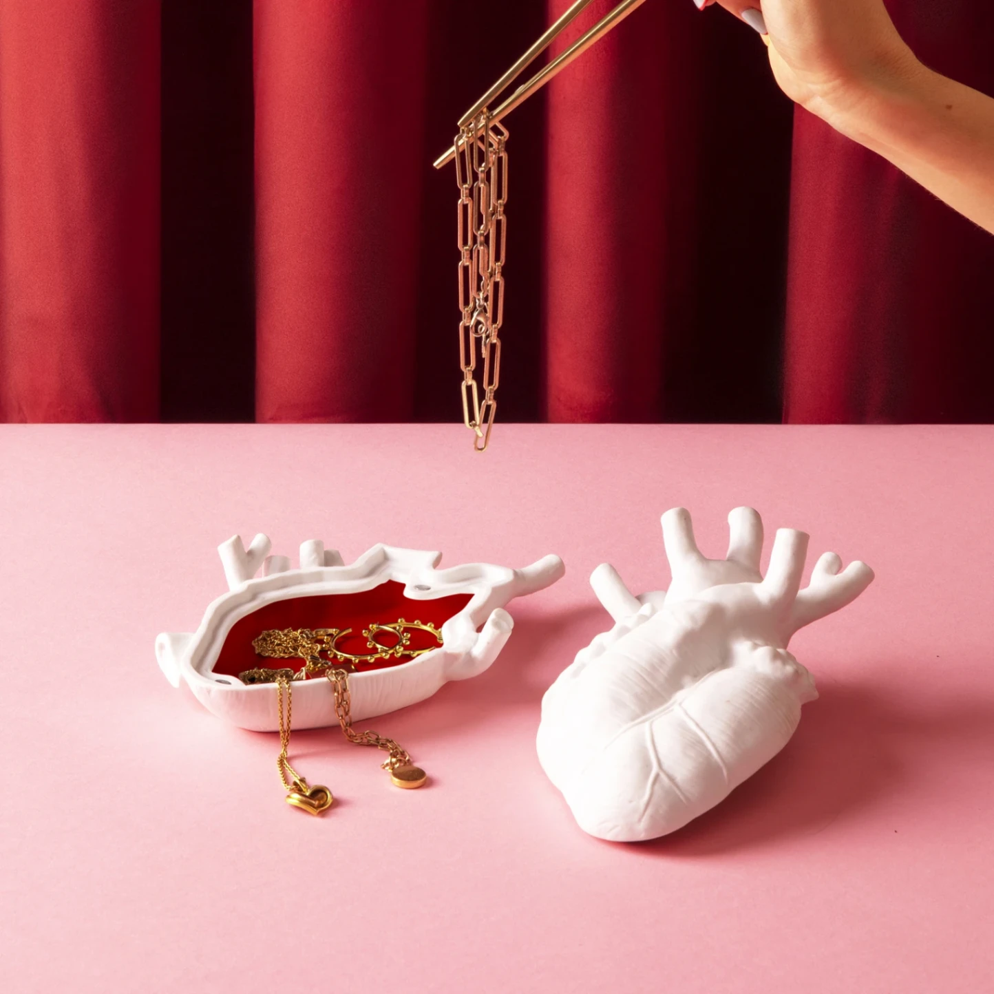 La scatola porta oggetti Love in Bloom di Seletti.