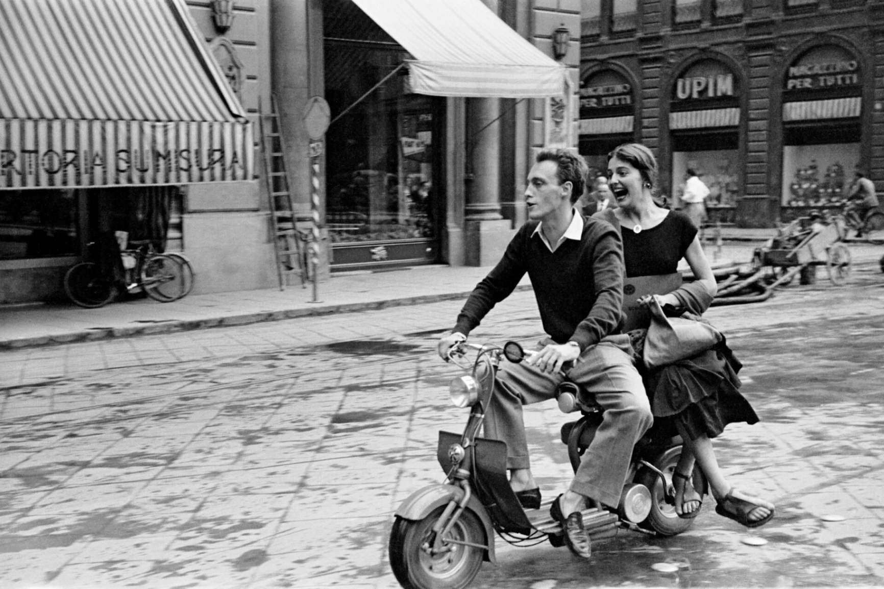 Ruth Orkin, Jinx e Justin su uno Scooter, Firenze, 1951 © Ruth Orkin Photo ArchiveRut