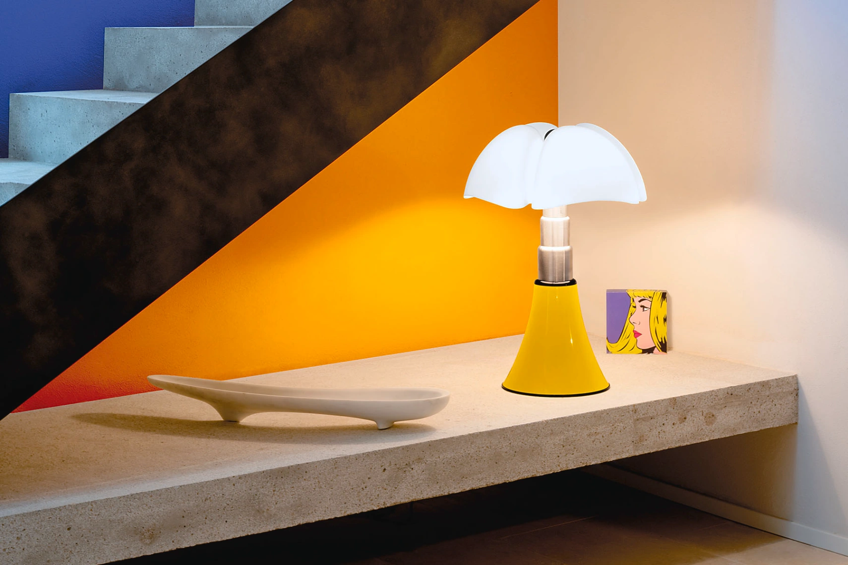 La lampada Pipistrello di Gae Aulenti © Martinelli Luce