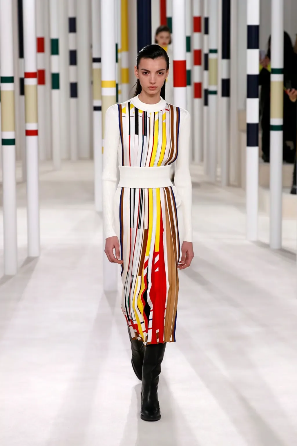 Una delle creazioni della collezione autunno/inverno 2020-2021 di Hermès, ispirata alle opere di Mondrian. © Xinhua