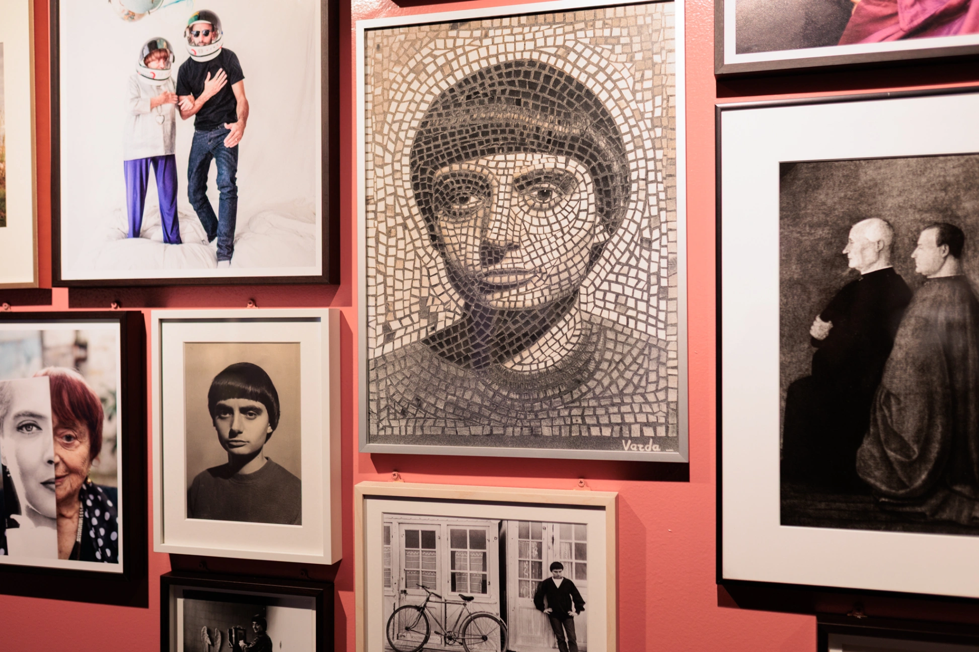 Alcuni autoritratti e ritratti di Agnès Varda, che accolgono il visitatore della mostra nelle primissime sale espositive.