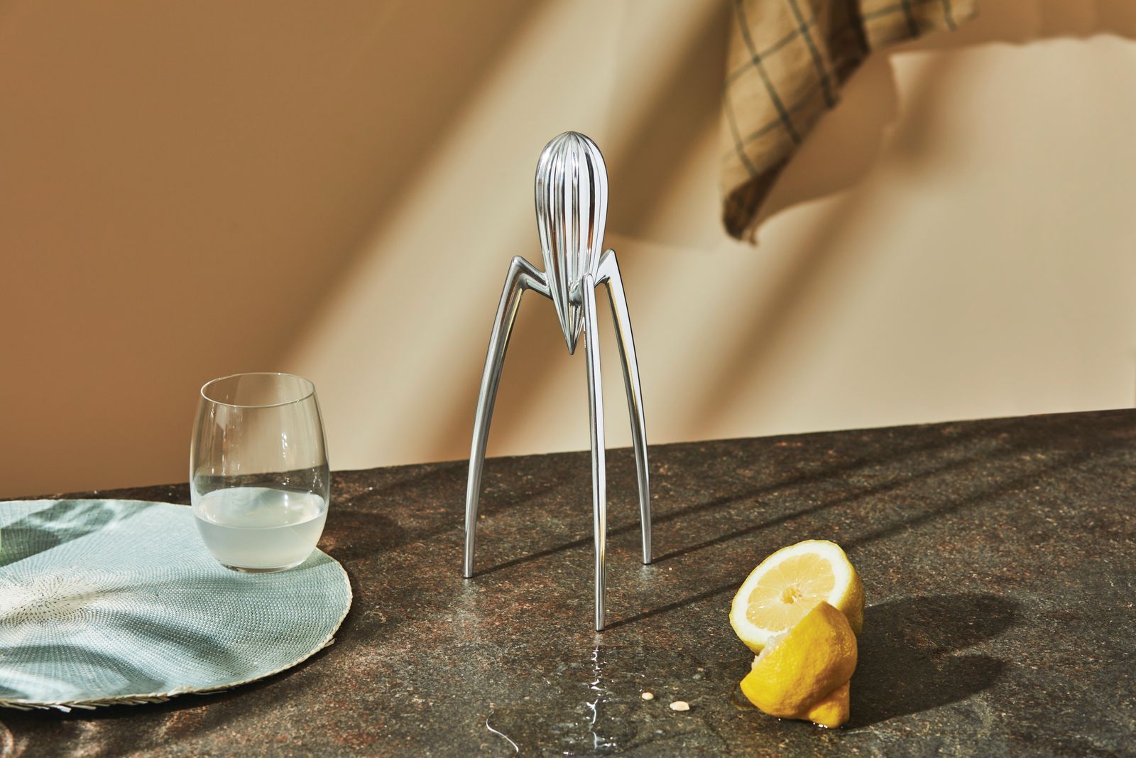 Philippe Strarck, Juicy Salif, in produzione dal 1990 per Alessi.