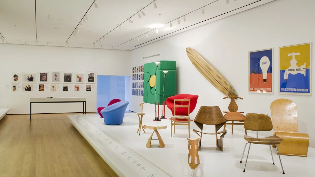 Panoramica di uno degli spazi del MoMA di New York, dedicati alla collezione di design.