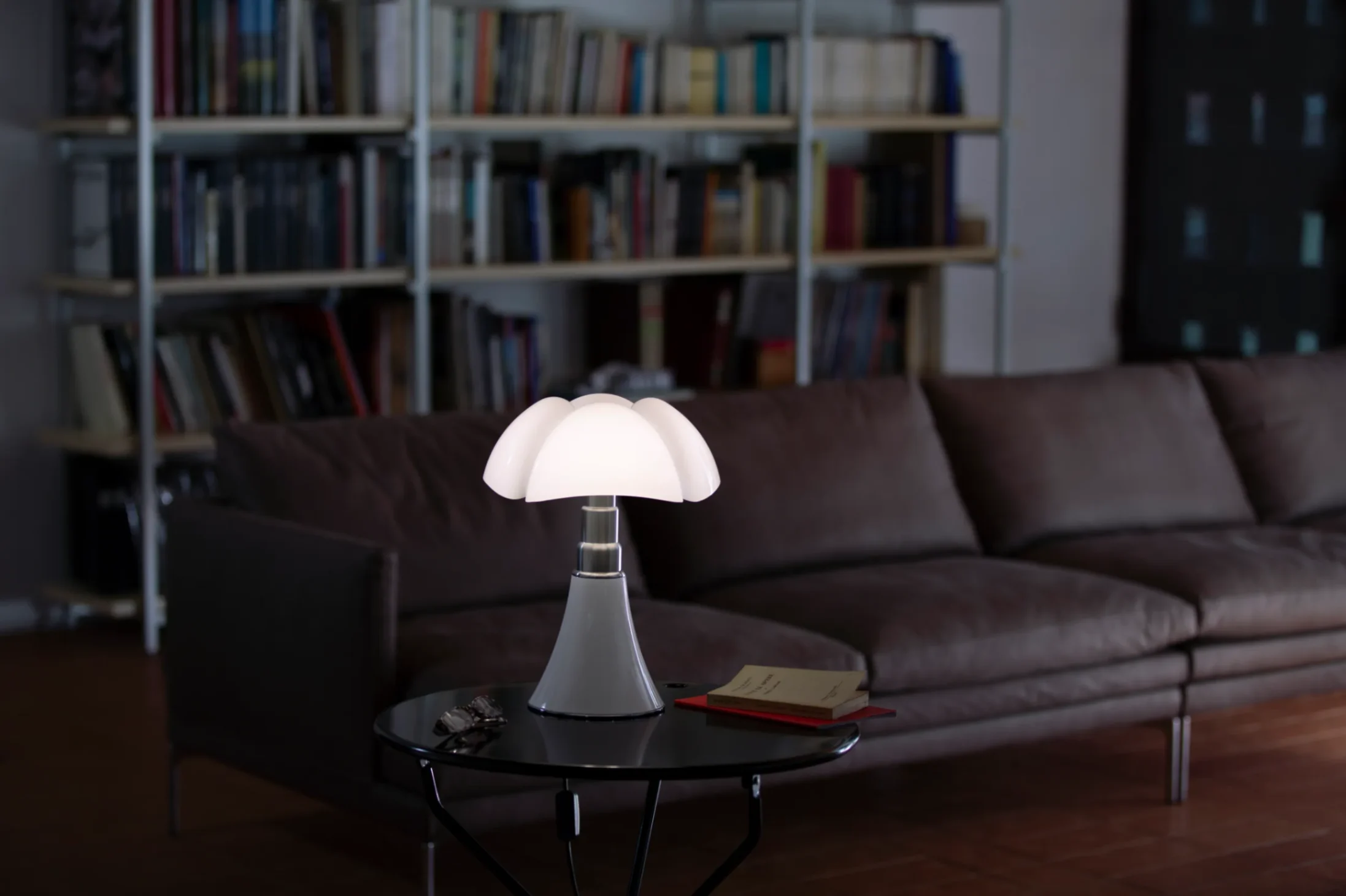 cover La lampada Pipistrello di Gae Aulenti, designer e architetta di fama internazionale