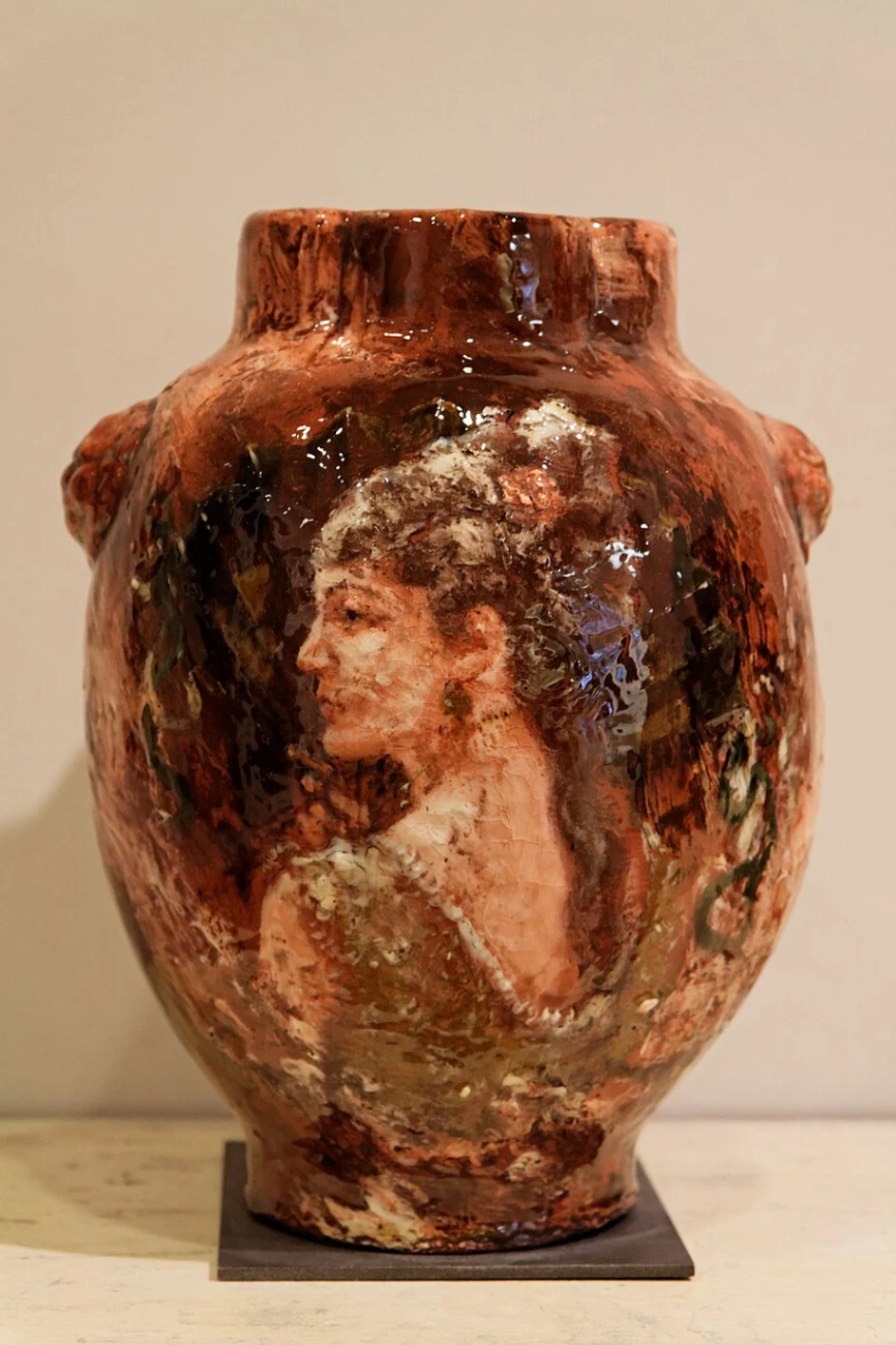 Marie Bracquemond, Vaso in terracotta con volto femminile, 1872-1881, Musée du Petit Palais, Parigi.