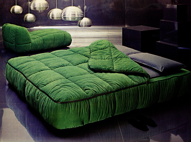 La versione che diventa anche letto, del divano disegnato da Cini Boeri per Arflex nel 1968 © Cini Boeri