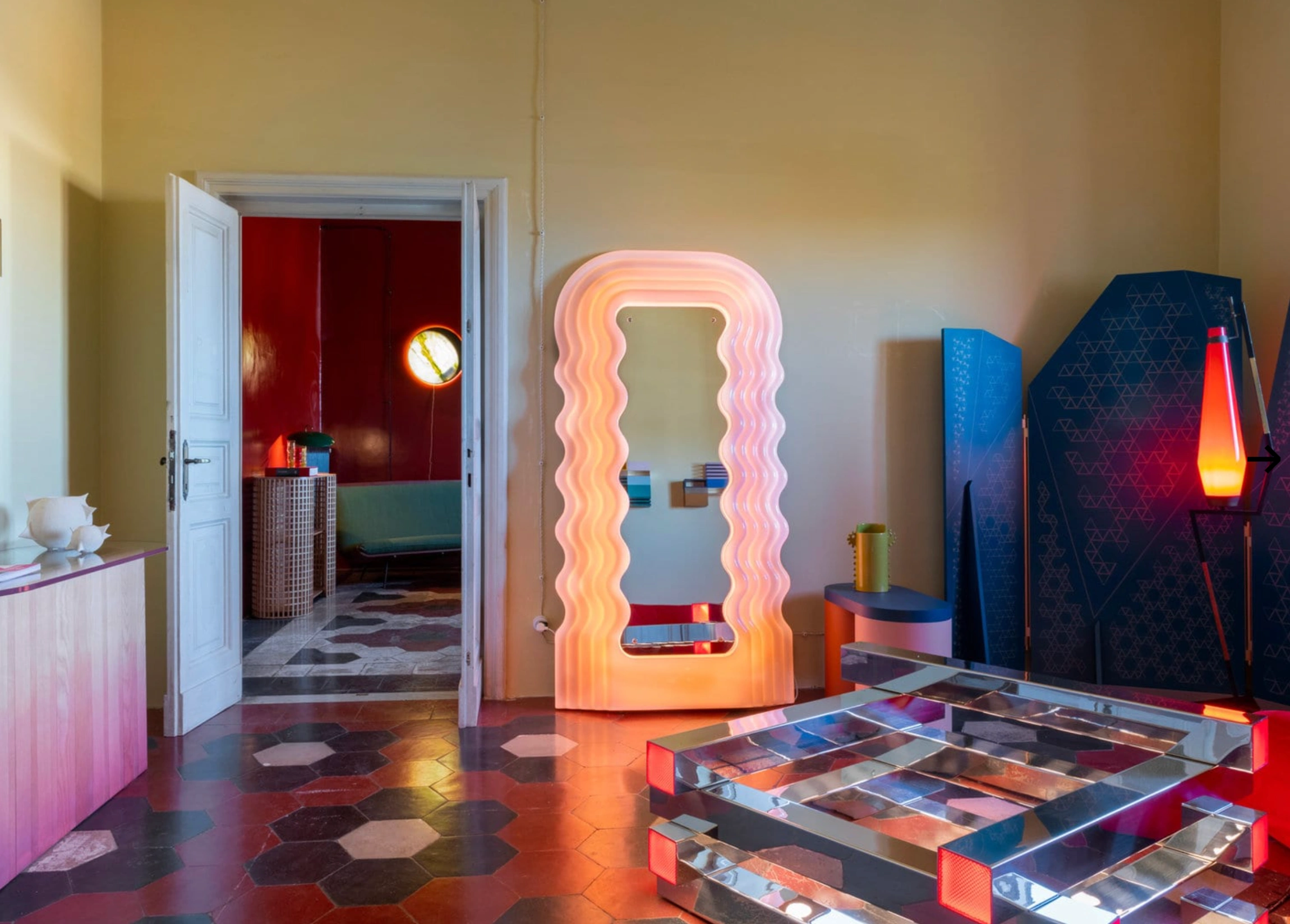 cover Ultrafragola: lo specchio-lampada di Sottsass