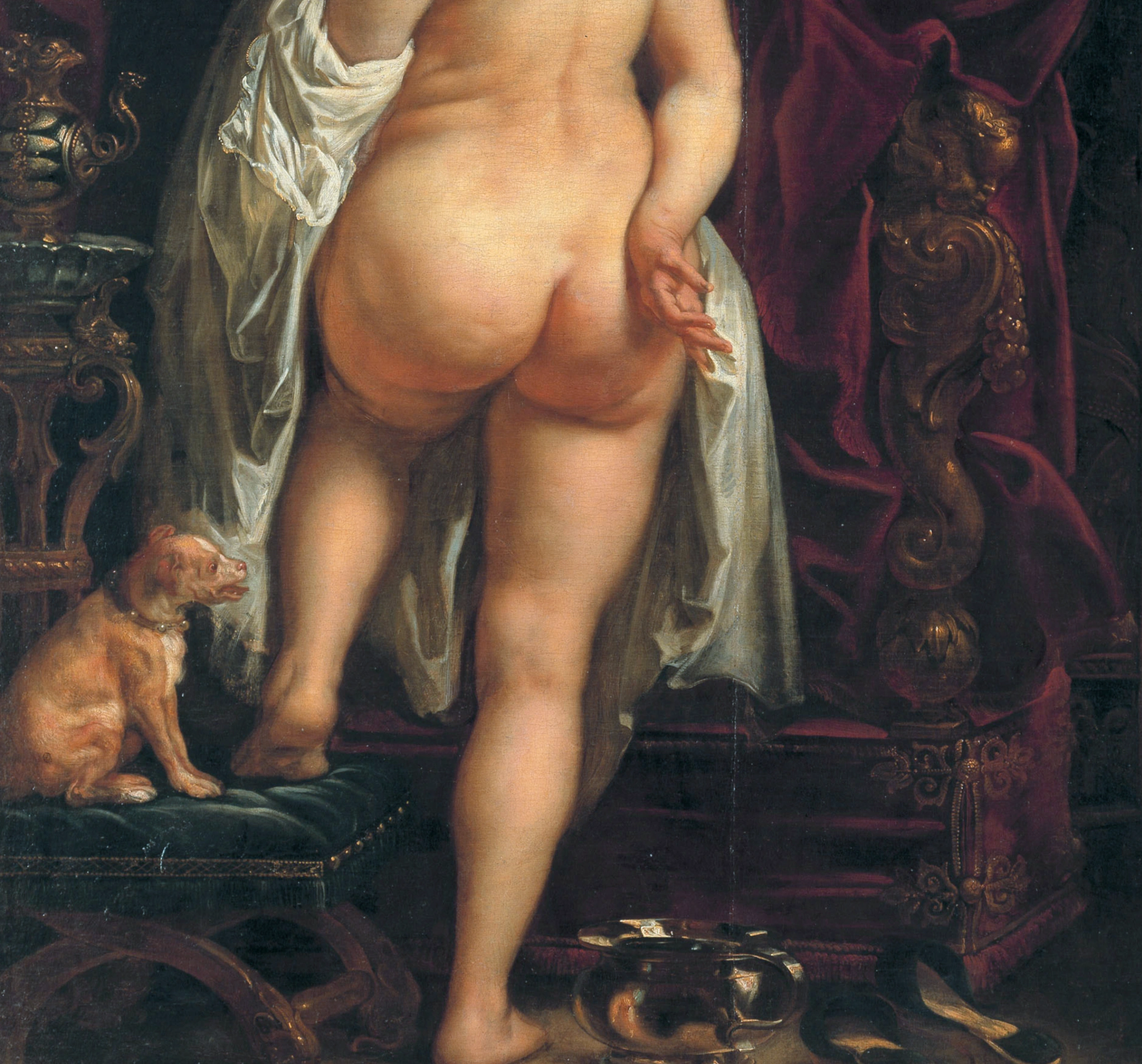 Dettaglio dei generosi glutei della donna.