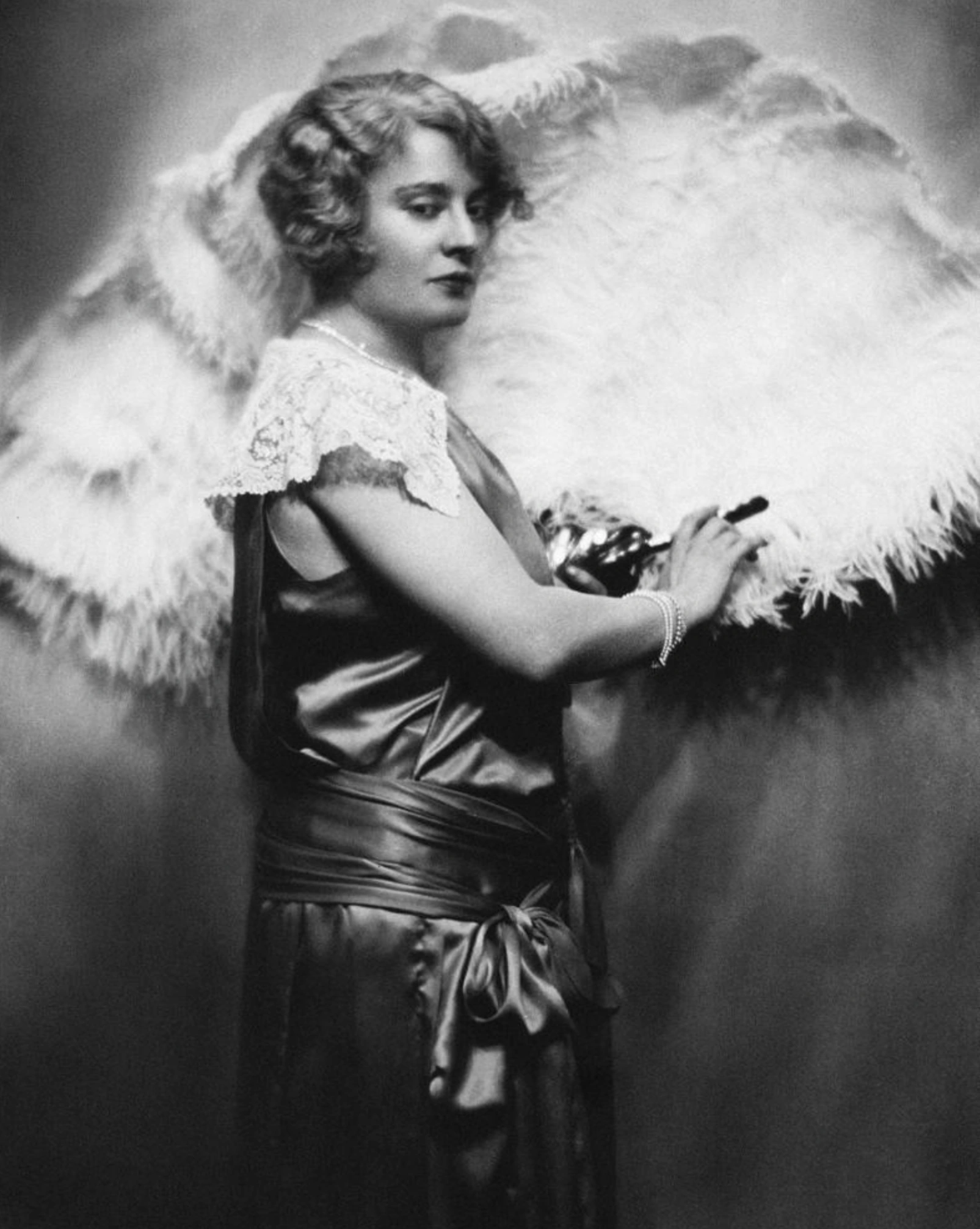 La cantante e attrice americana Nora Bayes in uno scatto degli anni Venti di Nickloas Murray.