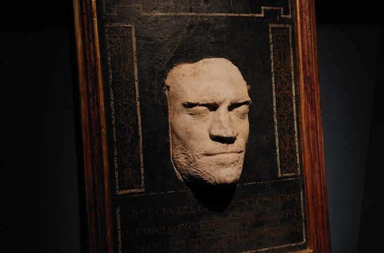 Maschera funebre in gesso di Lorenzo il Magnifico, realizzata dallo scultore Orsino Benintendi.