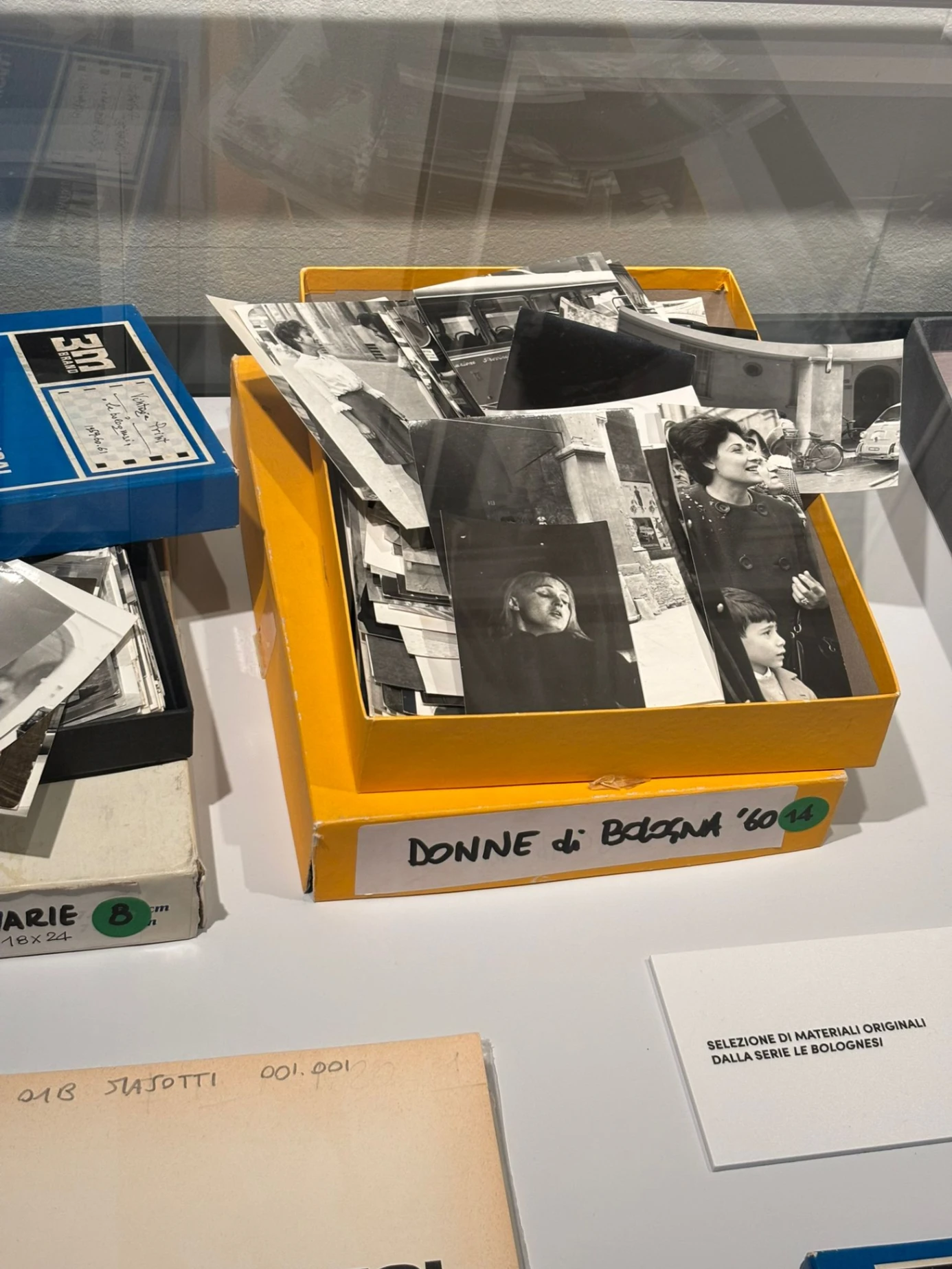 Alcune delle fotografie originali della serie "Le bolognesi" di Antonio Masotti. © Cineteca
