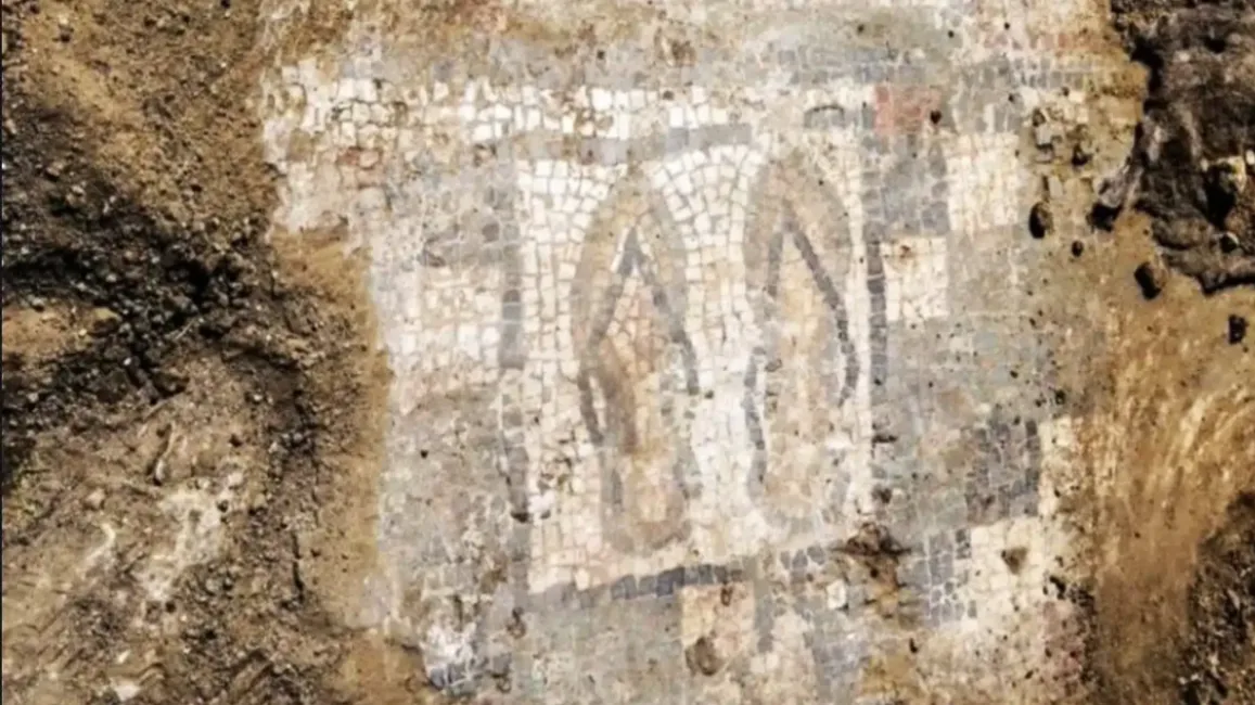 Un antico modello di infradito compare anche tra i mosaici che decorano la Villa Romana del Casale di Piazza Armerina, in Sicilia.