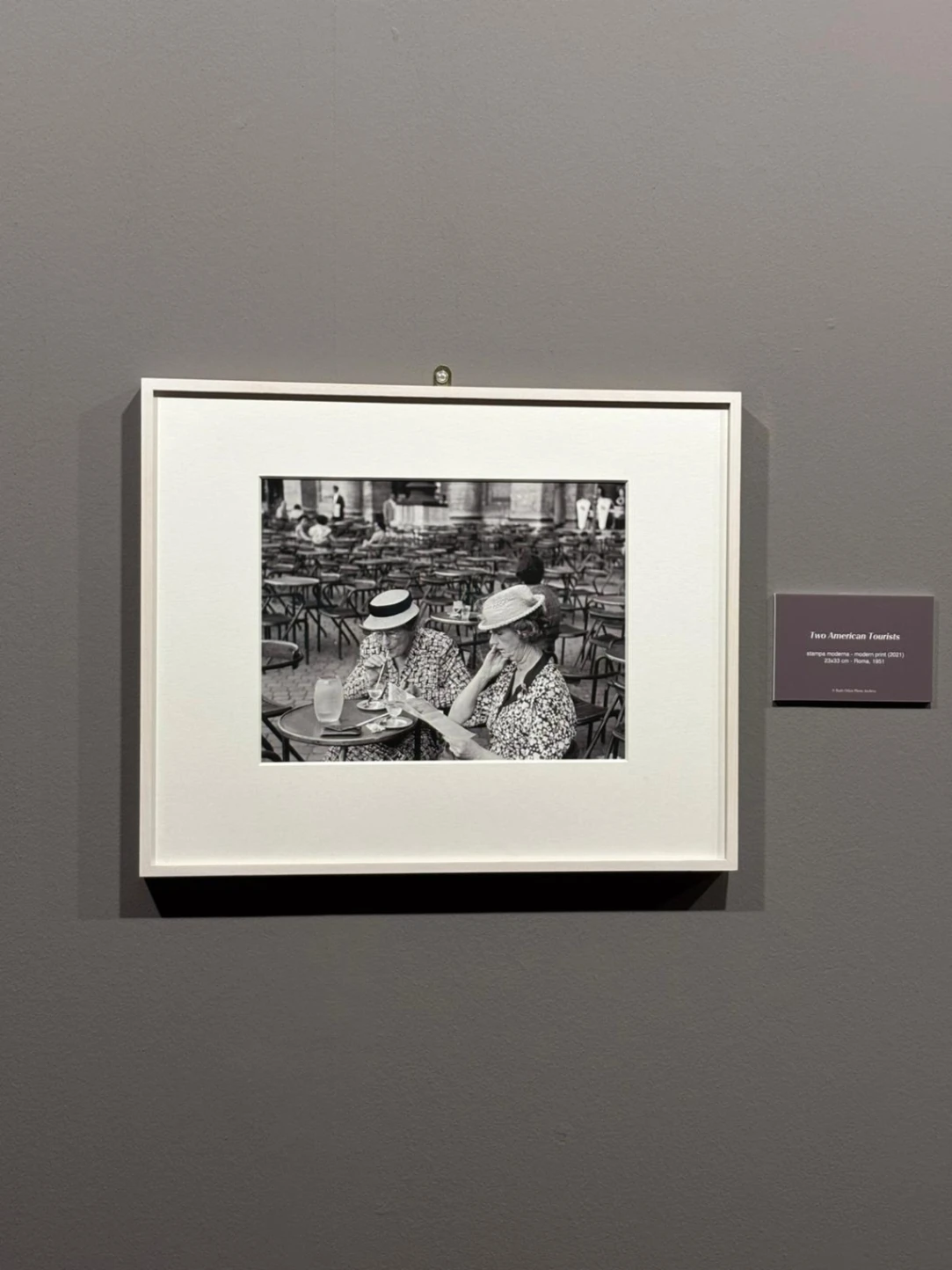 Ruth Orkin, Due turiste americane, 1951 © Ruth Orkin Photo Archive