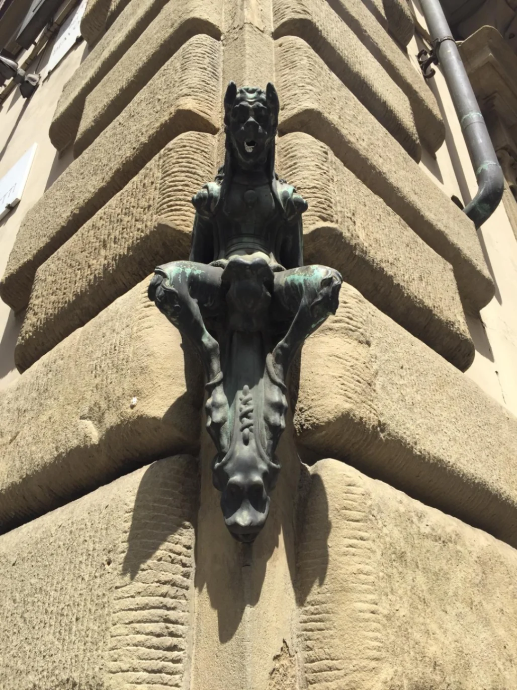 Il Diavoletto, copia dell'originale di Giambologna, scolpito all'angolo di Palazzo Vecchietti, a Firenze.
