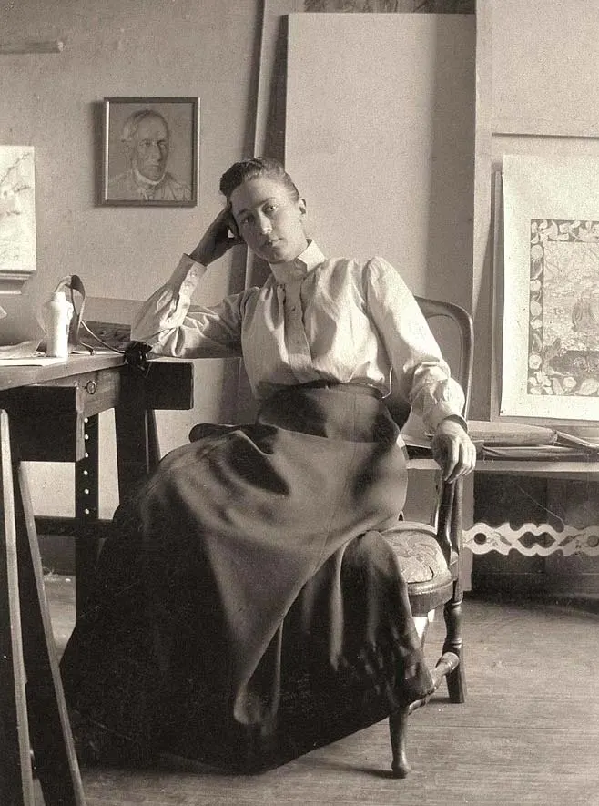 Hilma af Klint nel suo studio a Hamngatan, Stoccolma © The Hilma af Klint Foundation, Bilbao 2024.
