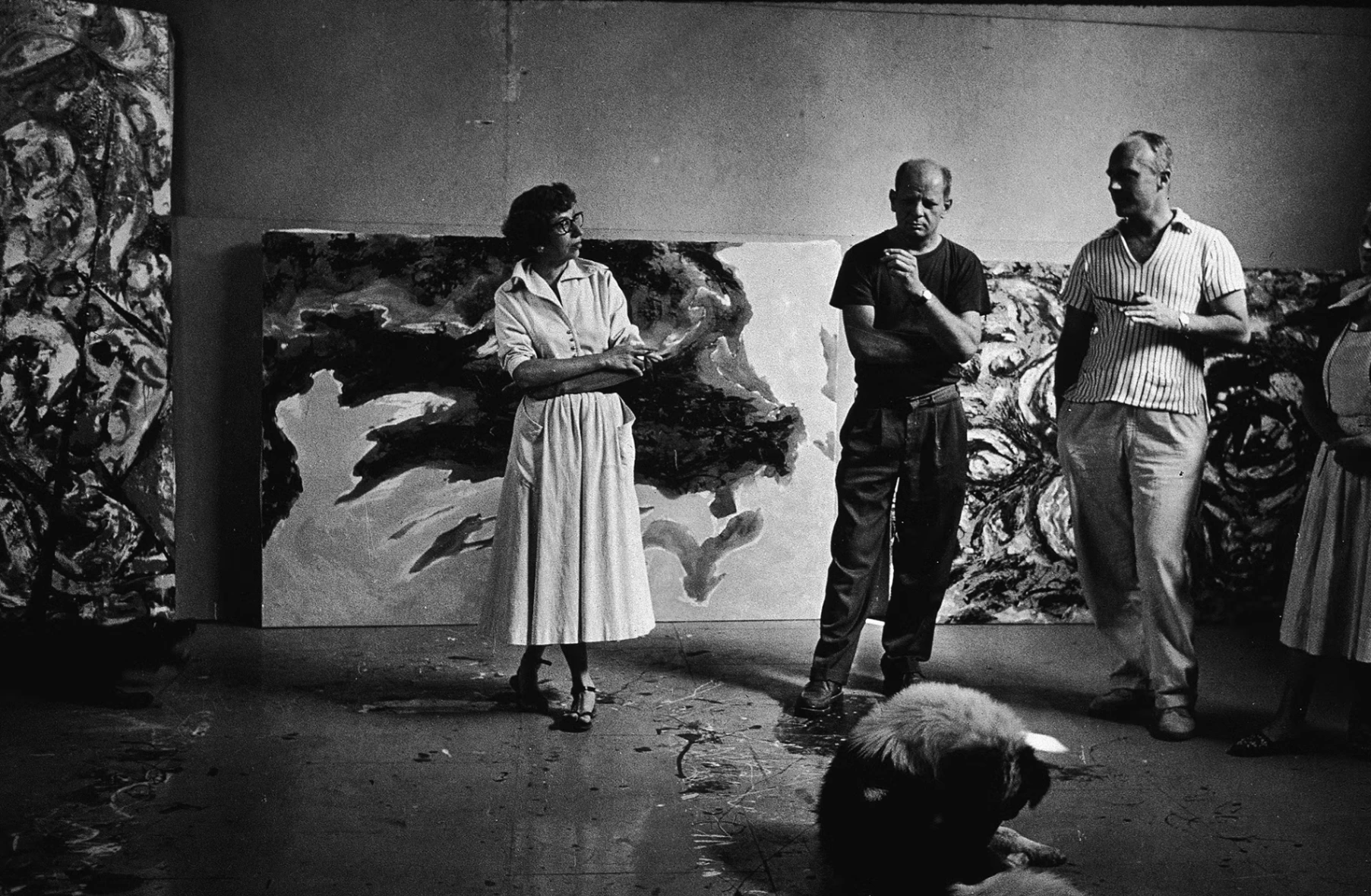 Lee Krasner e Jackson Pollock nello studio di Pollock, New York 1953, foto di Tony Vaccaro.