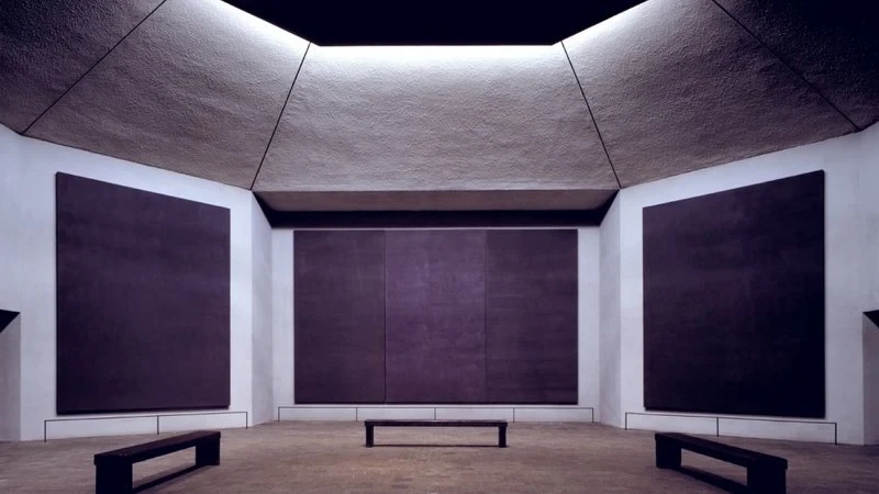 L'interno della Rothko Chapel a Huston in Texas, nello scatto di Ann Webster.